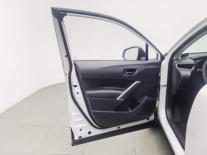Toyota Corolla Cross, 2023 — фото 8 из 9