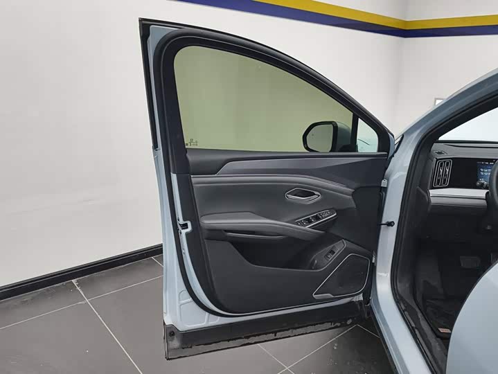 BYD Song L DM-i Hybrid, 2025 — фото 7 из 9