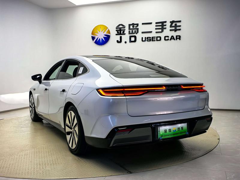 Geely Galaxy E8, 2023 — фото 4 из 12