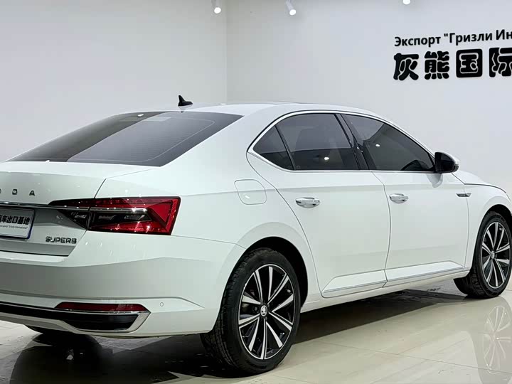 Skoda Superb, 2023 — фото 4 из 9