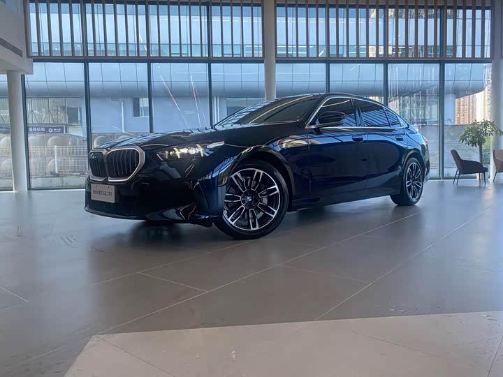 BMW 5 Series, 2026 — купить в Воронеже под ключ