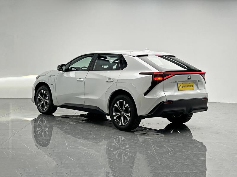 Toyota bZ4X Platinum, 2026 — фото 5 из 12