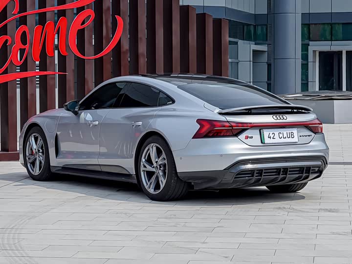 Audi e-tron GT, 2024 — фото 7 из 9