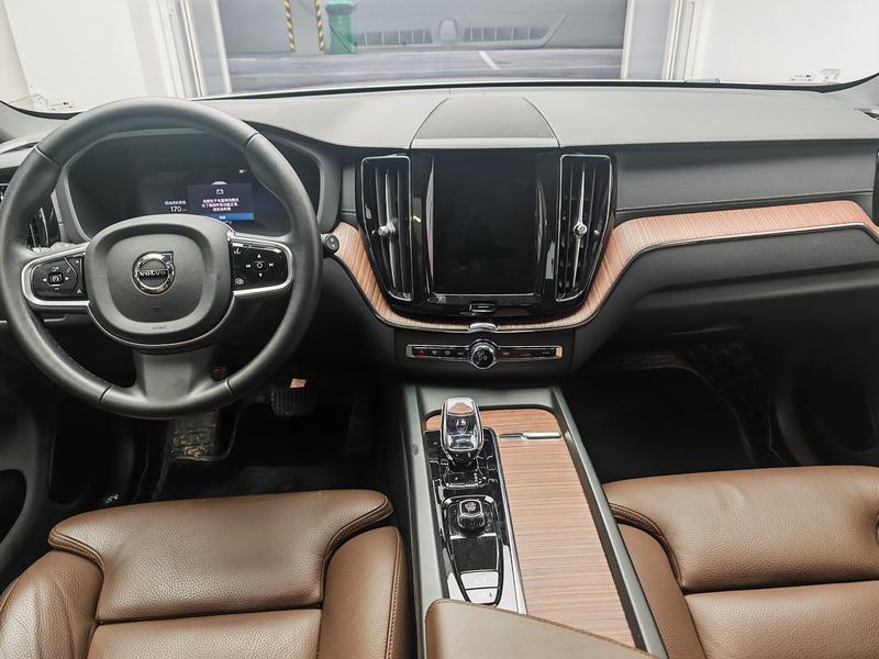 Volvo XC60, 2024 — фото 9 из 12