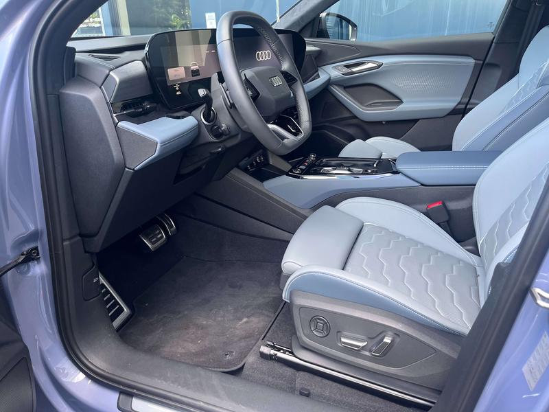 Audi Q6L e-tron, 2025 — фото 8 из 12