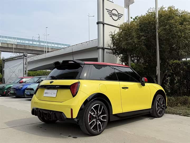 Mini Mini JCW, 2025 — фото 4 из 9