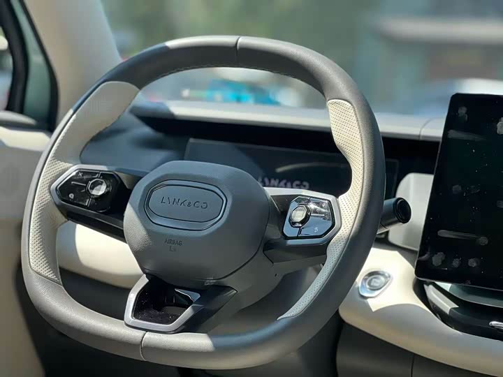 Lynk & Co 06 EM-P Hybrid, 2023 — фото 9 из 9