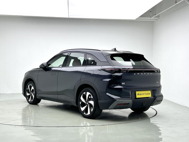 BAIC Arcfox Alpha T5, 2025 — фото 5 из 12