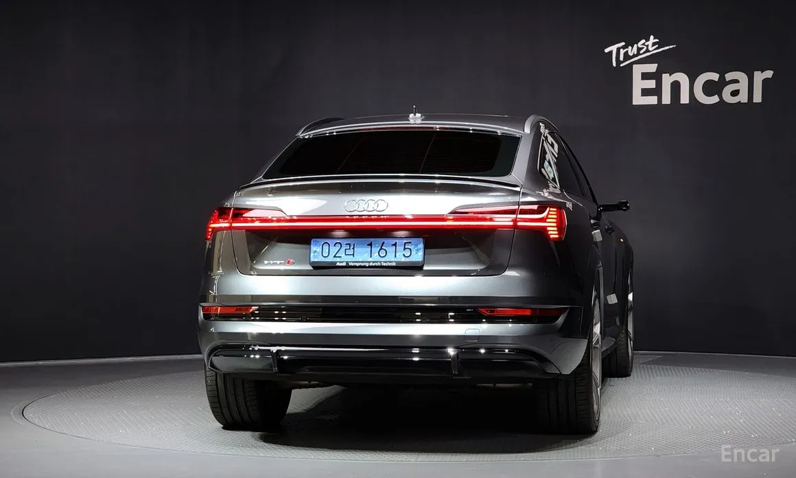 Audi e-tron, 2023 — фото 4 из 12