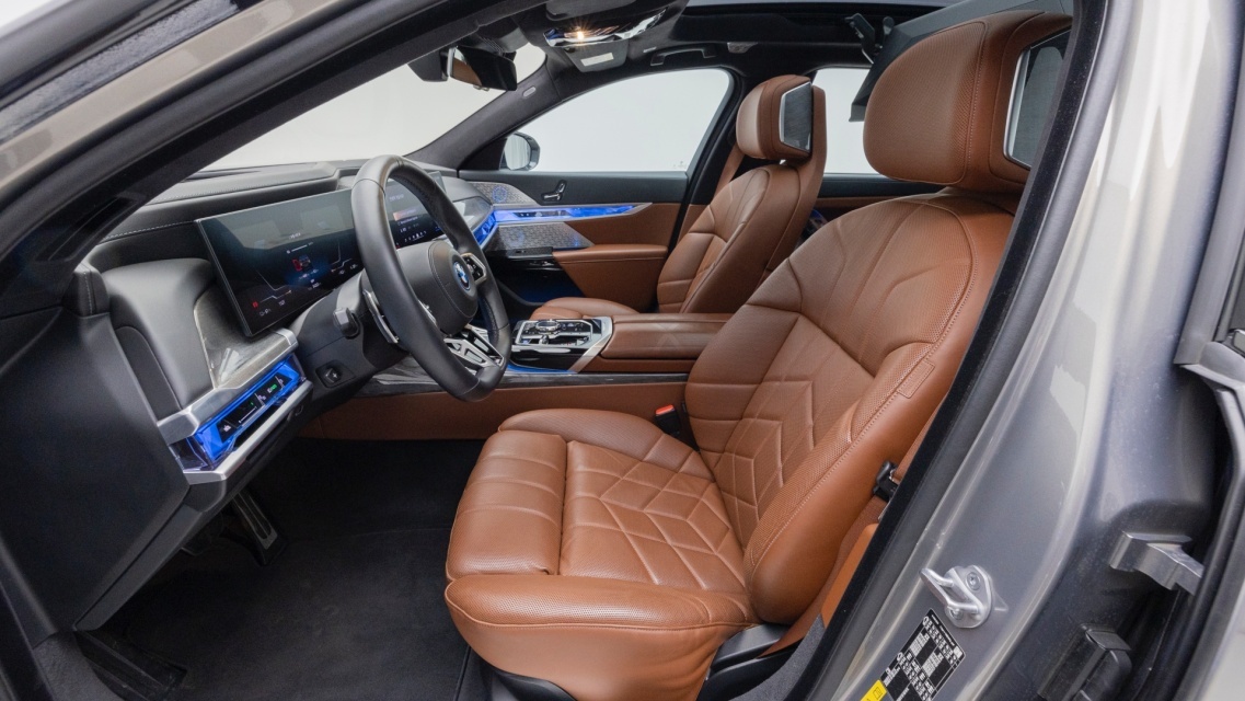 BMW i7, 2025 — фото 10 из 12