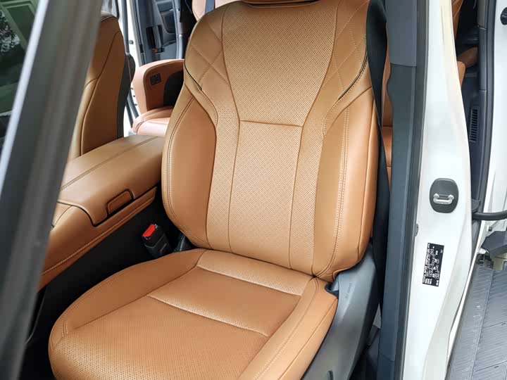 Toyota Vellfire, 2025 — фото 12 из 12