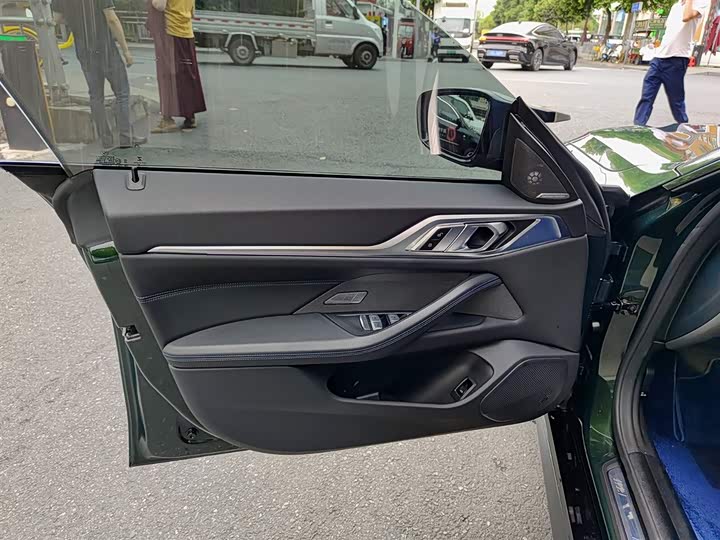 BMW i4, 2022 — фото 6 из 9