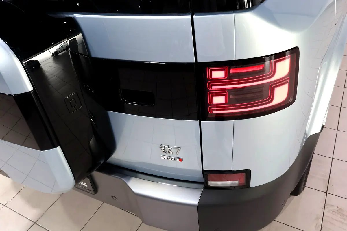 BYD Leopard Titanium 7, 2026 — фото 7 из 10