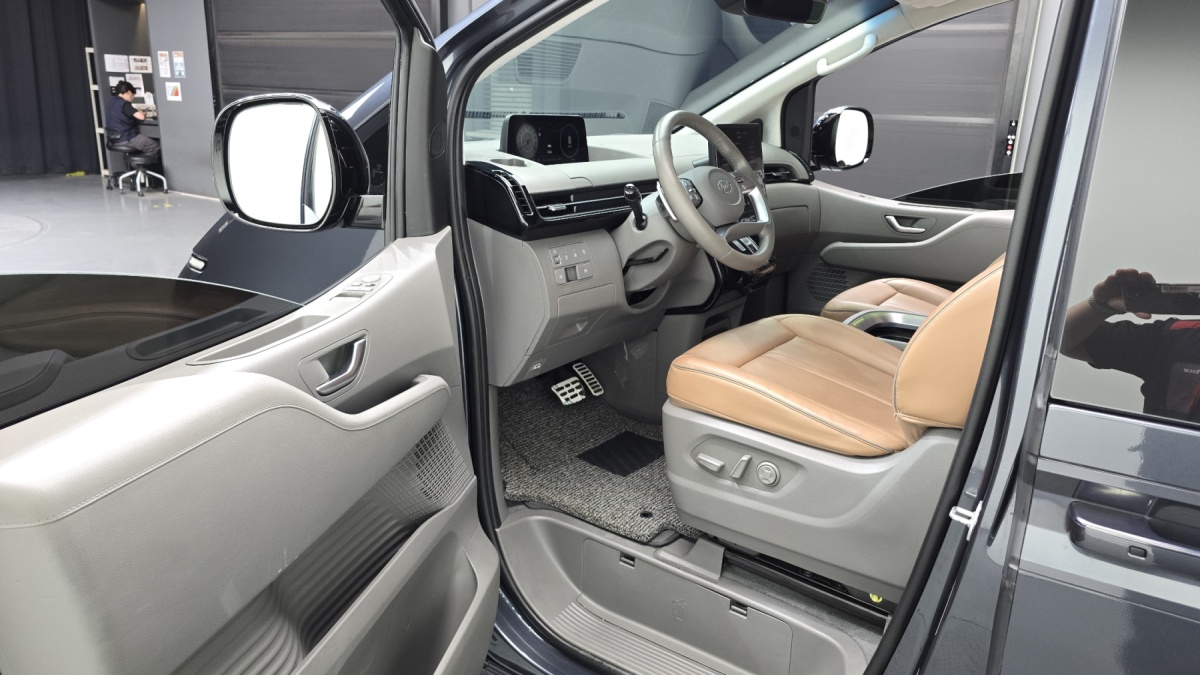 Hyundai Staria, 2023 — фото 10 из 12