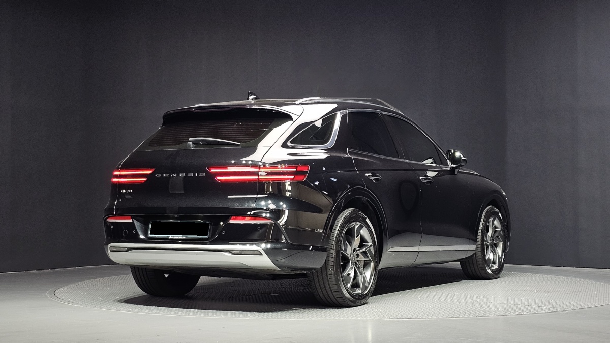 Genesis GV70, 2022 — фото 2 из 12