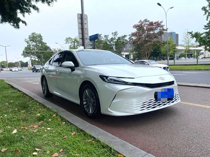 Toyota Camry, 2025 — фото 3 из 9