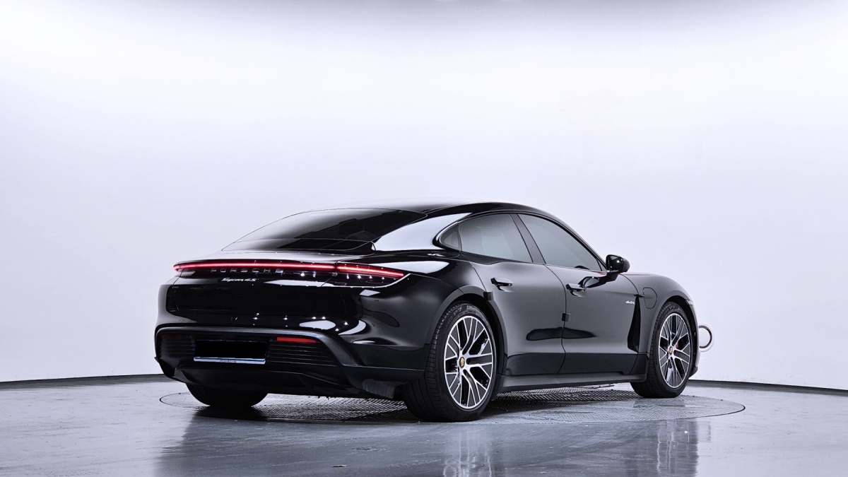 Porsche Taycan, 2022 — фото 2 из 12