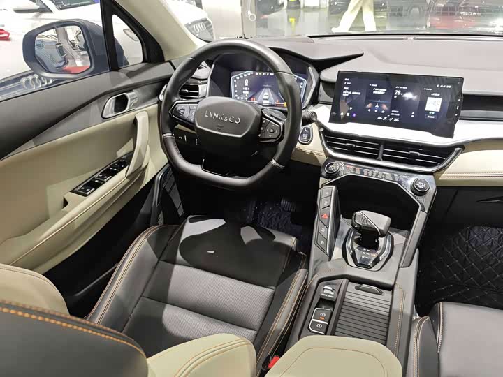 Lynk & Co 06 EM-P Hybrid, 2022 — фото 5 из 9