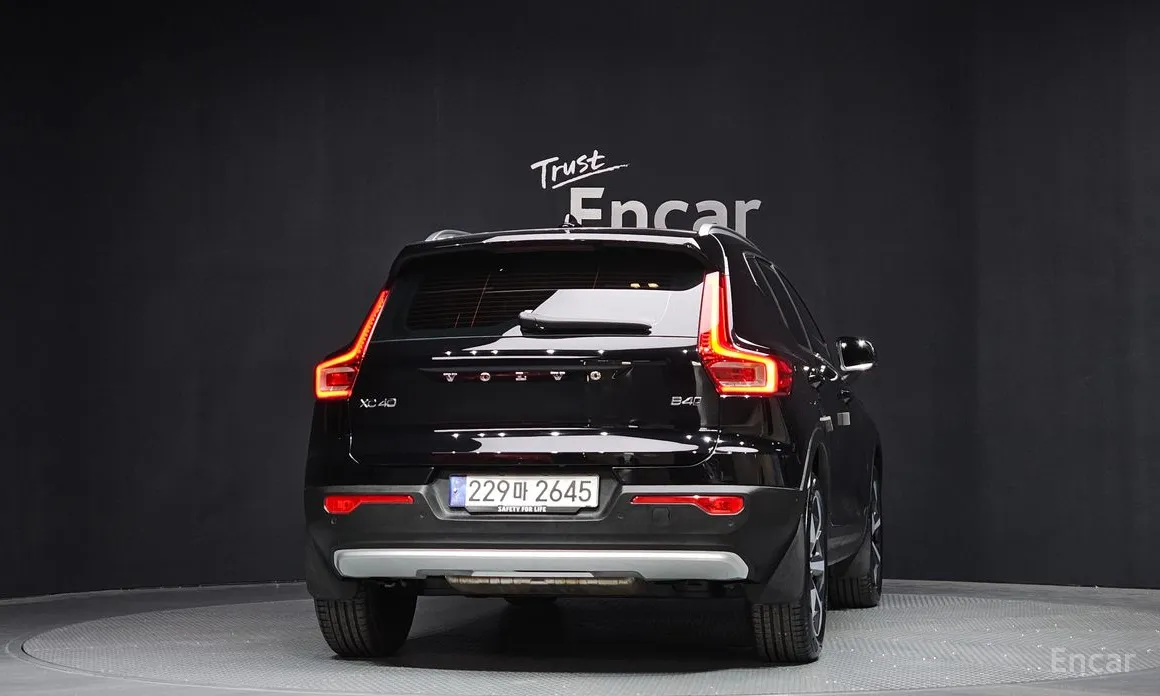 Volvo XC40, 2024 — фото 4 из 12
