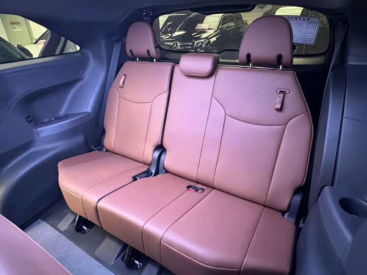 Toyota Sienna, 2025 — фото 9 из 9