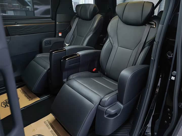 Toyota Alphard, 2025 — фото 6 из 9
