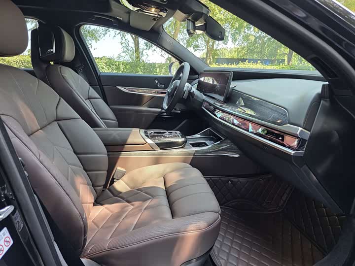 BMW 7 Series, 2023 — фото 7 из 9