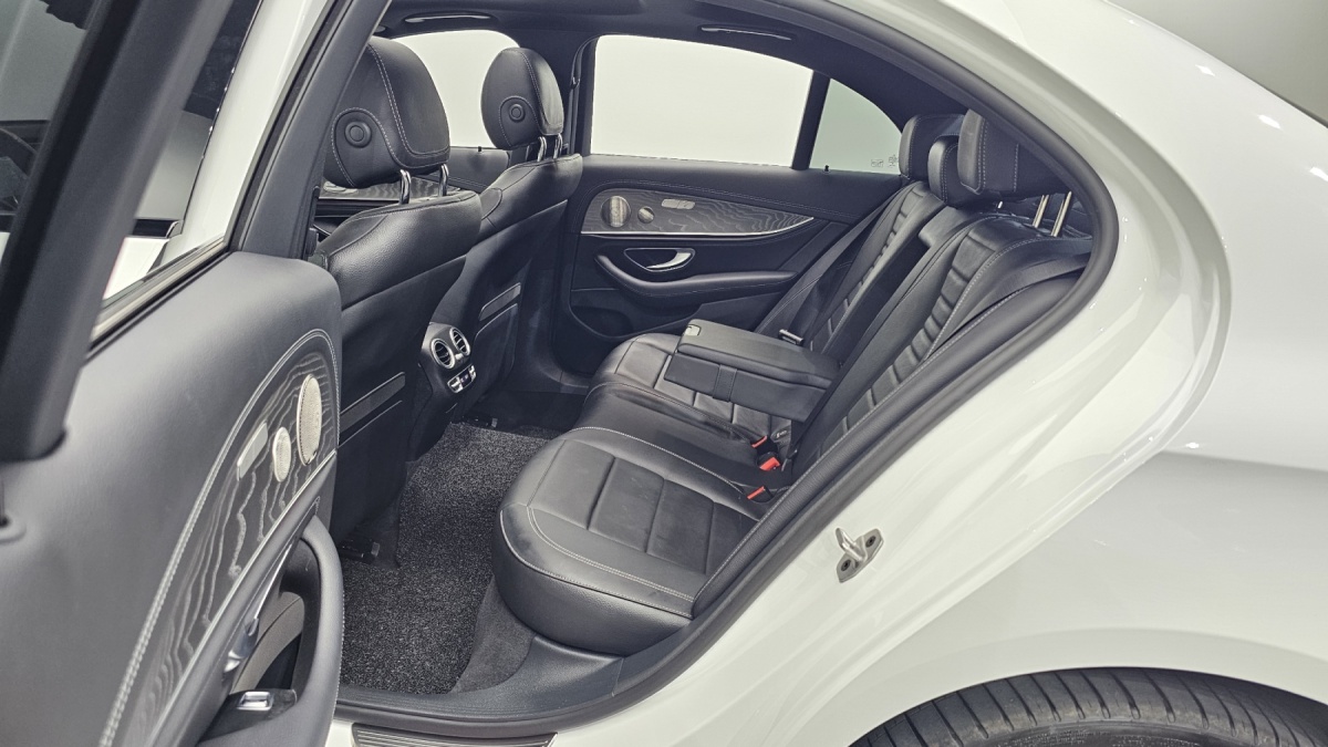 Mercedes-Benz E-Class, 2022 — фото 11 из 12