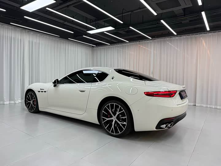 Maserati GranTurismo, 2024 — фото 5 из 9