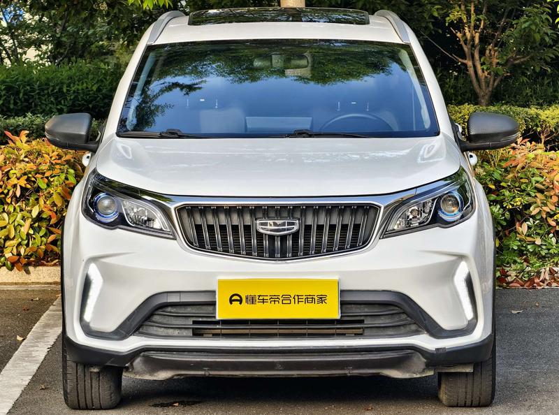 Geely Vision X3, 2022 — фото 2 из 12