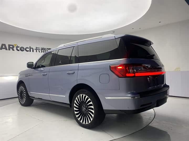 Lincoln Navigator, 2023 — фото 7 из 9