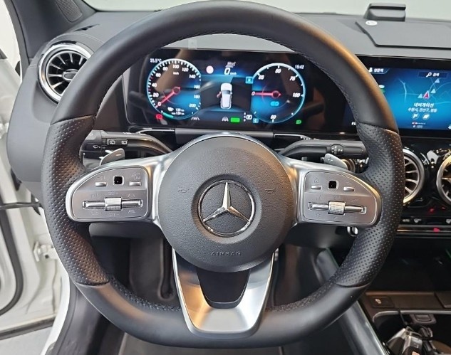 Mercedes-Benz EQA, 2022 — фото 9 из 12