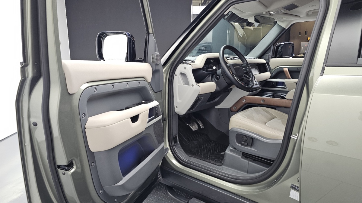 Land Rover Defender, 2022 — фото 10 из 12