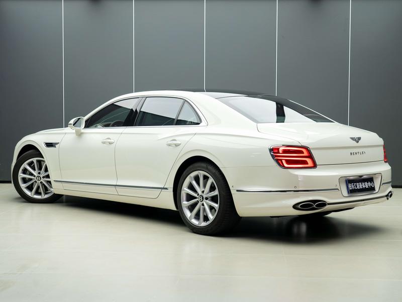 Bentley Flying Spur, 2023 — фото 3 из 12