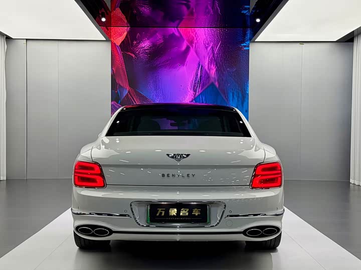 Bentley Flying Spur Hybrid, 2023 — фото 5 из 9