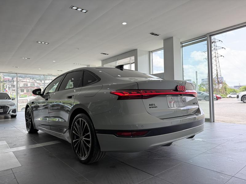 Audi A6L e-tron, 2025 — фото 4 из 12