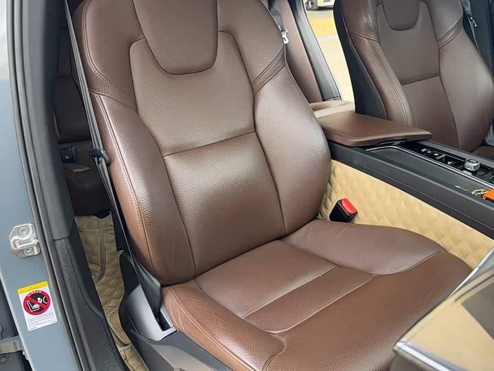 Volvo XC60, 2022 — фото 4 из 9