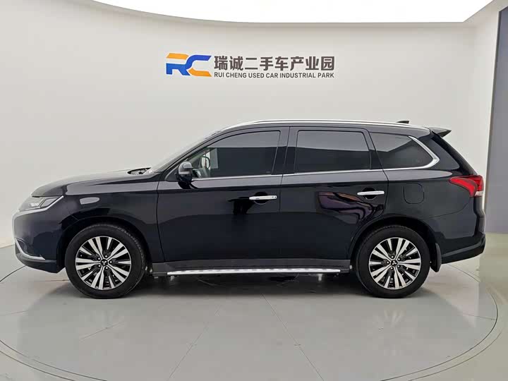 Mitsubishi Outlander, 2022 — фото 3 из 9
