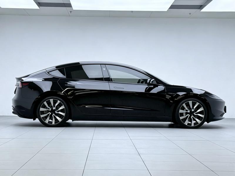 Tesla Model 3, 2023 — фото 8 из 12