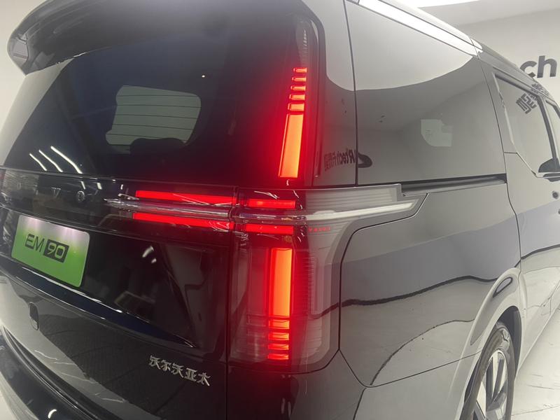 Volvo EM90, 2025 — фото 10 из 12