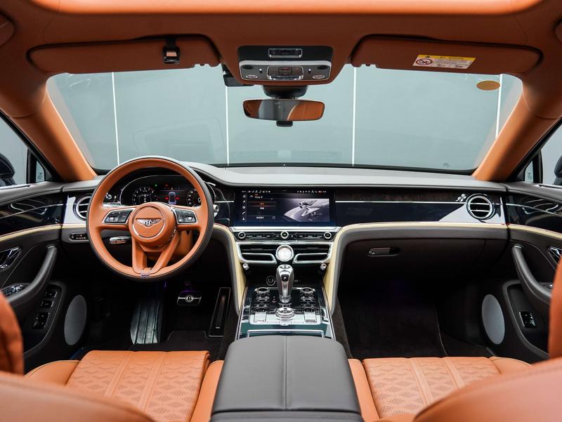 Bentley Flying Spur Hybrid, 2025 — фото 6 из 12