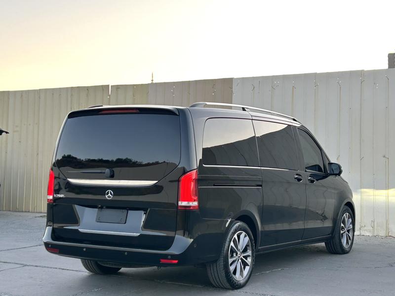 Mercedes-Benz V-Class, 2023 — фото 6 из 10