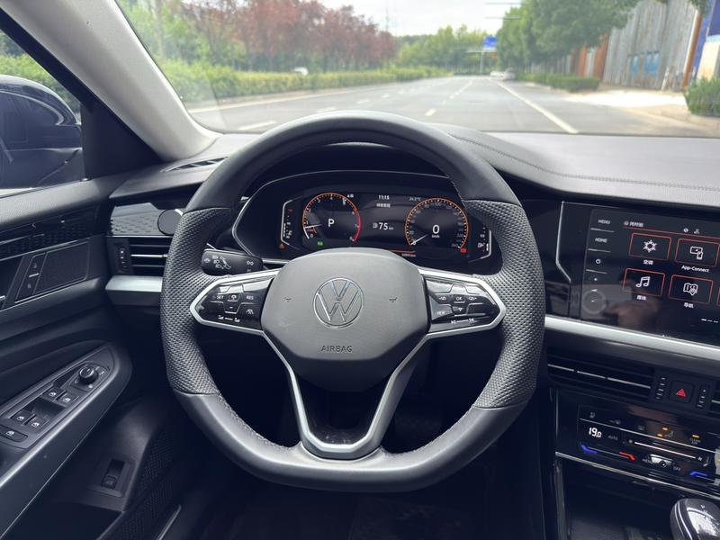 Volkswagen Passat, 2023 — фото 9 из 12