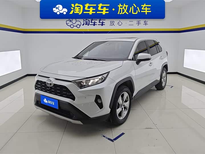 Toyota RAV4, 2022 — купить в Перми под ключ