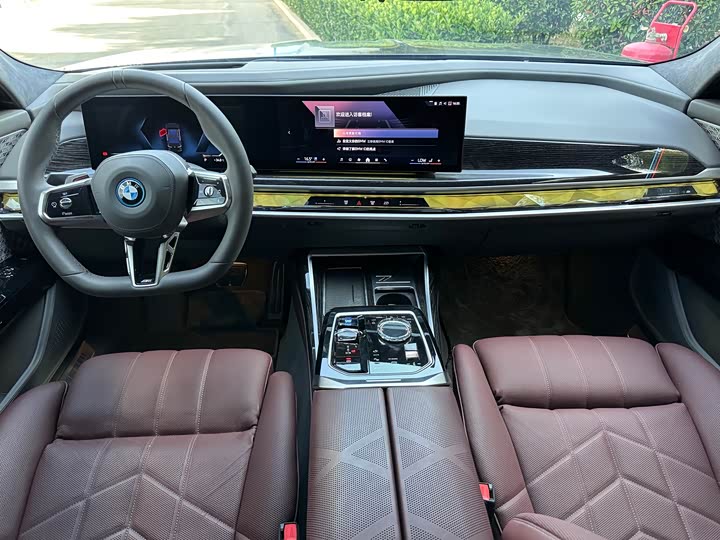 BMW i7, 2025 — фото 9 из 9