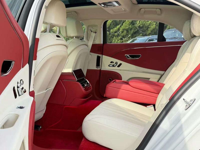 Bentley Flying Spur, 2023 — фото 5 из 6