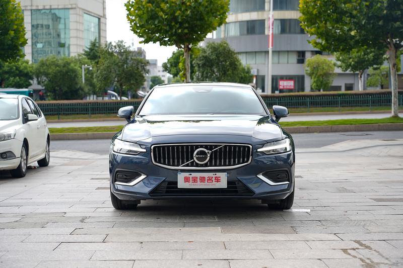 Volvo S60, 2026 — фото 2 из 12