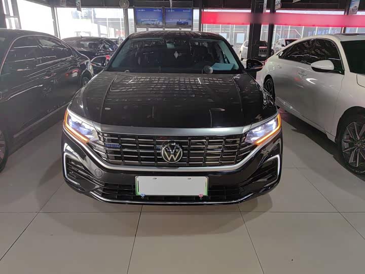Volkswagen Passat Hybrid, 2023 — фото 3 из 9