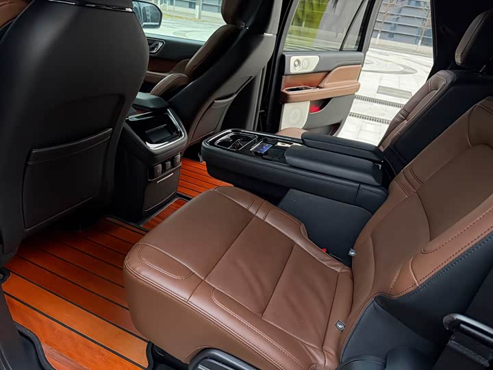 Lincoln Navigator, 2023 — фото 7 из 9