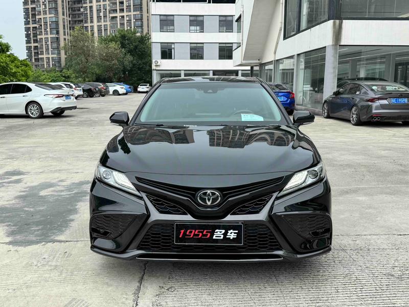 Toyota Camry, 2022 — фото 2 из 10