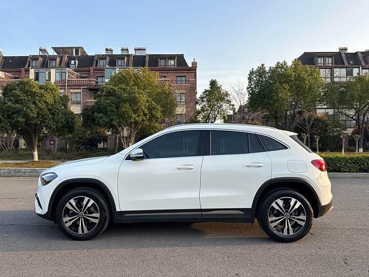 Mercedes-Benz GLA-Class, 2024 — фото 3 из 9